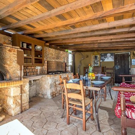 Villa George Kambánion エクステリア 写真