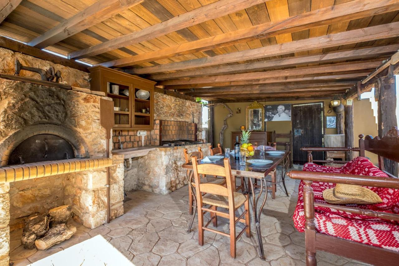 Villa George Kambánion エクステリア 写真